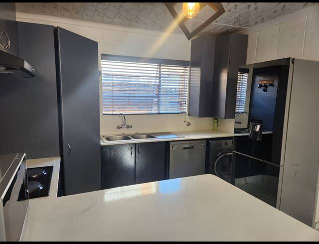 3 BEDROOM TOWNHOUSE FOR SALE IN GLEN MARAIS
